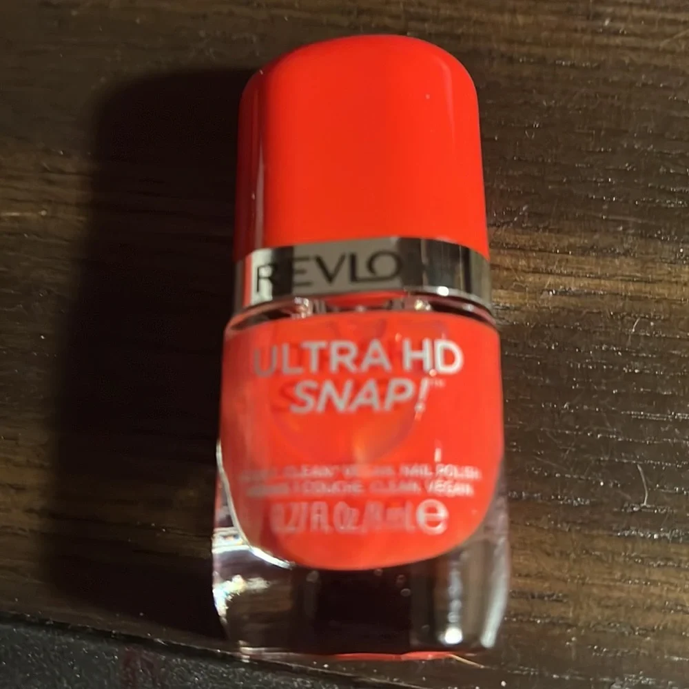 REVLON - Picture 3 of 5
